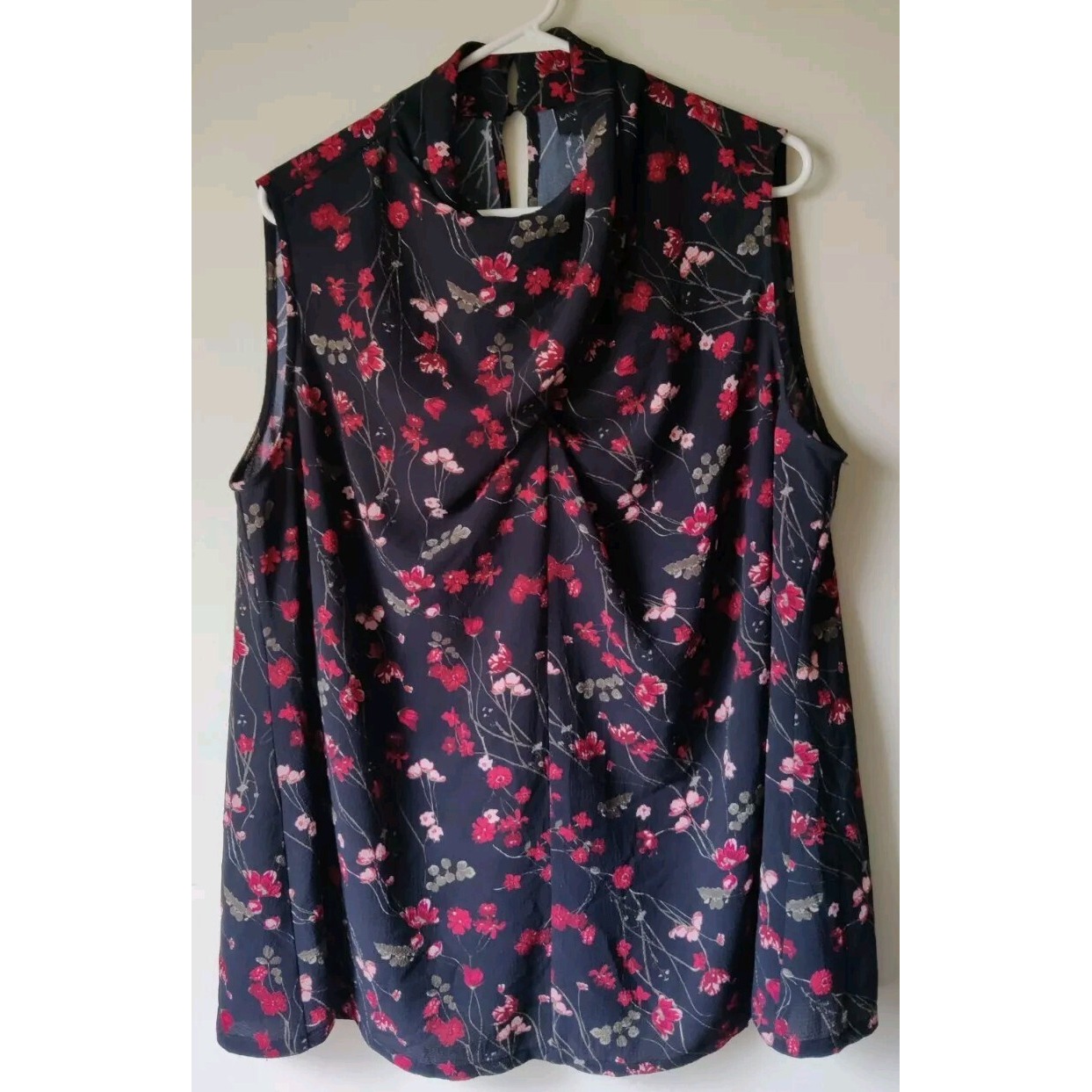 Lane Bryant Sleeveless Womens 18 Black/Red Flower Hi Neck Button Twist Front